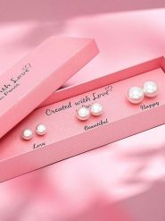 Created with Love 3-częściowy zestaw kolczyków-wkrętek "Happy" z cyrkoniami rozmiar: onesize. Białe kolczyki damskie Created with Love, z cyrkonią, z mosiądzu. Za 56.99 zł.