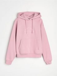 Dresowa bluza hoodie z kieszenią i haftowanym napisem - różowy. Czerwone bluzy damskie Sinsay, l, bez wzorów, z dresówki, bez kaptura. Za 39.99 zł.