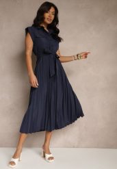 Granatowa Sukienka Plisowana z Bawełną Ozdobiona Paskiem Lirabelle. Niebieskie sukienki damskie Renee, z aplikacjami, z bawełny, eleganckie, bez ramiączek. W wyprzedaży za 111.99 zł.