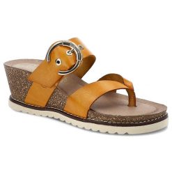 Żółte Klapki Yokono Wygodne Buty Na Koturnie. Żółte klapki damskie Yokono, z aplikacjami, ze skóry, bez obcasa, na koturnie, bez zapięcia. Za 209.00 zł.