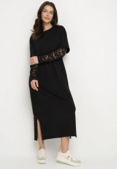Czarna Bawełniana Sukienka T-shirt z Rozcięciami i Koronkowymi Rękawami Fenisia. Czarne sukienki damskie Born2be, bez wzorów, z bawełny, eleganckie, bez ramiączek. Za 109.99 zł.