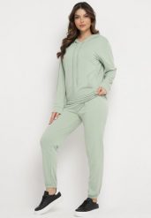 Jasnozielony Komplet Dresowy Bluza Kangurka z Kapturem i Spodnie Joggery Triasa. Zielone bluzy damskie Born2be, m, bez wzorów, z dresówki, z kapturem. Za 84.99 zł.