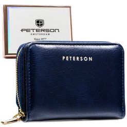 Portfel damski Peterson PTN 010-HF granatowy. Niebieskie portfele damskie Peterson, bez wzorów, ze skóry ekologicznej. Za 59.99 zł.