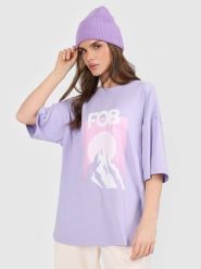 4F T-shirt loose z nadrukiem damski - fioletowy XS. Fioletowe koszulki sportowe damskie 4F, s, bez wzorów, z materiału, bez ramiączek, snowboardowy. Za 79.99 zł.