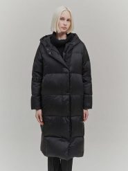 Someday Płaszcz pikowany "Vaustine" w kolorze czarnym rozmiar: 36. Czarne płaszcze damskie someday., bez wzorów, z puchu, bez kaptura. Za 551.65 zł.