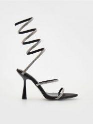 Sandały na szpilce z cyrkoniami - czarny. Czarne sandały damskie Reserved, bez wzorów, ze skóry, bez obcasa, na szpilce, bez zapięcia. W wyprzedaży za 99.99 zł.