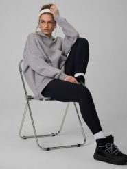 4F Bluza dresowa loose z kapturem damska - szara L. Szare bluzy damskie 4F, l, bez wzorów, z dresówki, z kapturem. Za 199.99 zł.