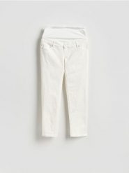 Jeansy mom fit - biały. Białe jeansy damskie Reserved. Za 159.99 zł.