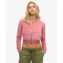 Kurtka dresowa z zamkiem błyskawicznym, welurowa, z haftem dla kobiet Superdry. Czerwone kurtki damskie Superdry, xs, bez wzorów, z dresówki, bez kaptura. Za 405.00 zł.