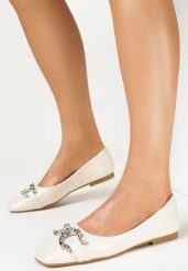 Beżowe Balerinki z Kwadratowym Noskiem i Metalową Ozdobą Vosho. Brązowe balerinki damskie Born2be, z aplikacjami, ze skóry ekologicznej. Za 34.99 zł.