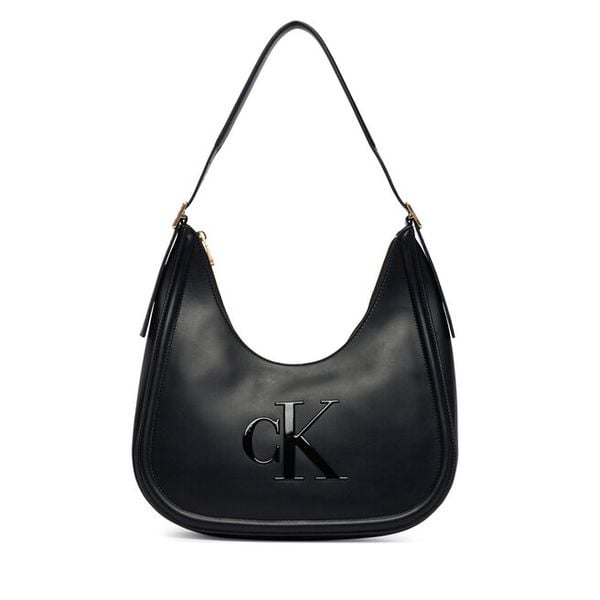 Torebka Calvin Klein. Czarne torebki klasyczne damskie Calvin Klein, bez dodatków. Za 370.99 zł.