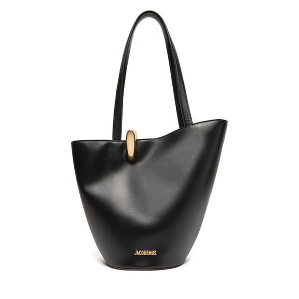 Torebka JACQUEMUS. Czarne shopper bag JACQUEMUS, bez wzorów, bez dodatków. Za 4,029.00 zł.