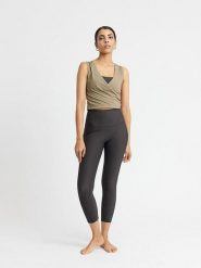 Rethinkit Legginsy sportowe "Bea" w kolorze czarnym rozmiar: M. Czarne legginsy damskie Rethinkit, m, bez wzorów, z materiału. Za 144.92 zł.
