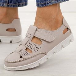 Szare przewiewne skórzane półbuty damskie Sergio Leone sp004. Szare półbuty damskie Sergio Leone, na lato, bez wzorów, z jeansu, z okrągłym noskiem, bez obcasa, na płaskiej podeszwie, bez zapięcia. Za 199.00 zł.