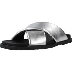 Sandały GEOX D ADELASH Srebrny. Szare sandały damskie Geox, bez wzorów, ze skóry, bez obcasa, bez zapięcia. Za 365.99 zł.