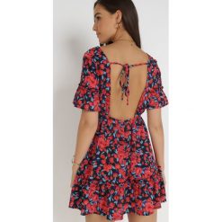 Czarno-Czerwona Sukienka Kixoma. Czerwone sukienki damskie Born2be, z aplikacjami, z tkaniny, bez ramiączek. Za 129.99 zł.