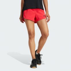 Szorty Pacer Training 3-Stripes Woven High-Rise. Białe obuwie sportowe damskie Adidas, z materiału, bez zapięcia, na fitness i siłownię. Za 149.00 zł.
