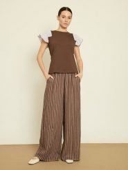 BGN Koszulka w kolorze brązowym rozmiar: 38. Brązowe bluzki damskie BGN, z aplikacjami, bez kołnierzyka, bez ramiączek. Za 56.99 zł.