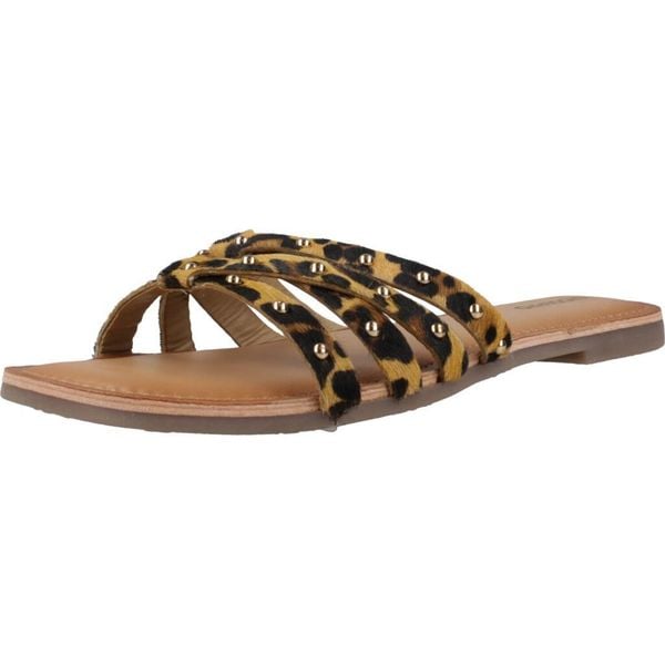 Sandały GIOSEPPO SABELLE Nadruk zwierzęcy. Sandały damskie Gioseppo, bez wzorów, ze skóry, bez obcasa, bez zapięcia. Za 217.99 zł.