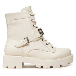 Botki Guess. Botki damskie Guess, bez obcasa, na płaskiej podeszwie, bez zapięcia. Za 649.99 zł.