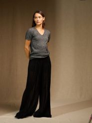 Perfect Cashmere Kaszmirowa koszulka "Efimia" w kolorze szarym rozmiar: M. Szare bluzki damskie Perfect Cashmere, m, bez wzorów, z kaszmiru, bez kołnierzyka, bez ramiączek. Za 252.99 zł.