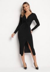 Czarna Dopasowana Sukienka Midi z Rozcięciem i Marszczeniem Brindara. Czarne sukienki damskie Born2be, bez wzorów, eleganckie, bez ramiączek. W wyprzedaży za 135.99 zł.