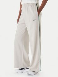 Adidas Spodnie dresowe Seasonal Essentials Colourpop JZ0192 Beżowy Regular Fit. Brązowe spodnie dresowe damskie Adidas, xs, bez wzorów, z bawełny. Za 239.99 zł.