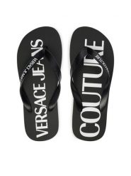 Versace Jeans Couture Japonki 80VA3SQ7 ZSS81 Czarny. Czarne klapki damskie Versace Jeans Couture, bez wzorów, z jeansu, bez obcasa, bez zapięcia. Za 249.99 zł.