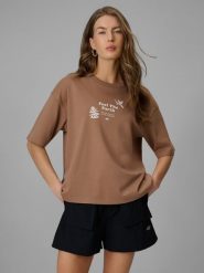 4F T-shirt regular z nadrukiem damski - beżowy S. Brązowe t-shirty damskie 4F, s, bez wzorów, z dzianiny, bez kołnierzyka. Za 79.99 zł.