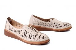 COMFORTABEL 840148-08 beige, półbuty damskie. Brązowe półbuty damskie Comfortabel, na lato, w ażurowe wzory, ze skóry, bez obcasa, bez zapięcia. Za 229.42 zł.