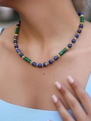 Pierres de Jade Pozłacany naszyjnik z elementami ozdobnymi - dł. 45 cm rozmiar: onesize. Niebieskie naszyjniki damskie Pierres de Jade, z lazurytem, pozłacane. Za 135.17 zł.