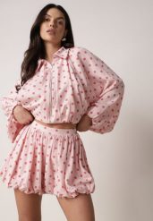 Różowe Szorty z Bawełną i Wiskozą o Kroju Bombki w Kropki Haros. Czerwone szorty damskie Born2be, bez wzorów, z bawełny. Za 119.99 zł.