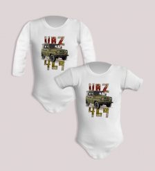 UAZ 469 — body (Rozmiar: 12M; Długość rękawa: krótki; Rodzaj nadruku: UAZ). Body niemowlęce nikiniki, bez wzorów, z bawełny, bez kołnierzyka, bez ramiączek. Za 59.00 zł.