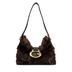 Torebka Guess. Brązowe torebki klasyczne damskie Guess, bez dodatków. Za 584.99 zł.