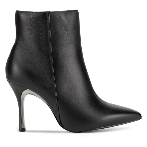 Botki Lasocki. Czarne botki damskie Lasocki, bez obcasa, na szpilce, bez zapięcia. Za 329.99 zł.