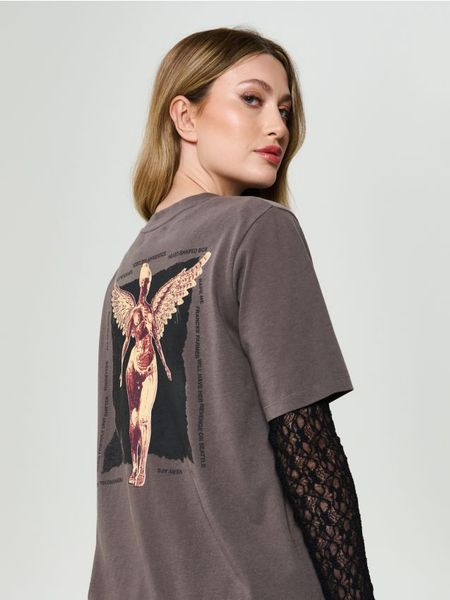 Bawełniana koszulka z krótkim rękawem Nirvana - szary. Szare koszulki damskie Sinsay, l, bez wzorów, z bawełny, bez kołnierzyka, bez ramiączek. Za 39.99 zł.