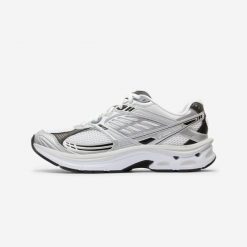 Buty sportowe damskie RR2K. Białe obuwie sportowe casual damskie Decathlon, z kauczuku, trekkingowe. Za 319.99 zł.