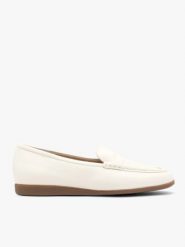 Kremowe mokasyny ze skóry licowej. Brązowe mokasyny damskie Ryłko, na jesień, ze skóry, z okrągłym noskiem, bez obcasa. Za 429.99 zł.