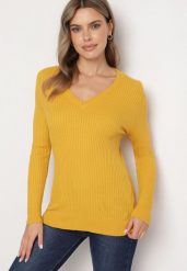 Beżowy Sweter z Trójkątnym Dekoltem z Prążkowanej Dzianiny Derige. Brązowe swetry klasyczne damskie Born2be, l, z dzianiny, bez kołnierzyka. Za 74.99 zł.