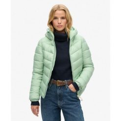 Kurtka pikowana z kapturem Fuji od SUPERDRY. Zielone kurtki damskie Superdry, bez wzorów, z kapturem. W wyprzedaży za 392.00 zł.