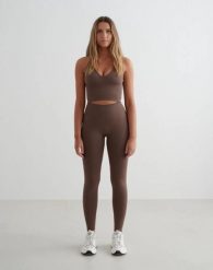 Damskie legginsy dłuższe, wysoki stan, invisible scrunch Shape Seamless brązowe. Brązowe legginsy sportowe damskie Aim'n, m, bez wzorów, z dzianiny, z podwyższonym stanem, na fitness i siłownię. Za 301.00 zł.