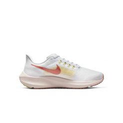 Buty do biegania damskie Nike Wmns Air Zoom Pegasus 39. Białe obuwie sportowe damskie Nike, z materiału, bez zapięcia, do biegania. Za 604.00 zł.