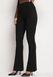 Czarne Spodnie z Bawełną i Wiskozą o Kroju Dzwonów z Wysokim Stanem i Gumką w Pasie Lertivra. Czarne spodnie materiałowe damskie Born2be, bez wzorów, z bawełny. Za 79.99 zł.