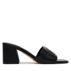 Klapki Guess. Czarne klapki damskie Guess, z aplikacjami, bez obcasa, bez zapięcia. Za 379.99 zł.