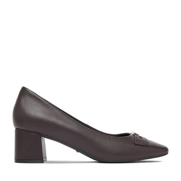 Czółenka MEXX. Brązowe czółenka damskie Mexx, bez wzorów, bez obcasa. Za 299.99 zł.