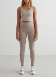 Damskie leginsy wysoki stan, squat proof, szybkoschnące Sense ciemna glina. Brązowe legginsy sportowe damskie Aim'n, xs, bez wzorów, z elastanu, z podwyższonym stanem, na fitness i siłownię. Za 296.00 zł.