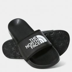 Klapki damskie The North Face W Base Camp Slide Iii. Białe klapki damskie The North Face, bez wzorów, z materiału, bez obcasa, bez zapięcia. Za 159.99 zł.