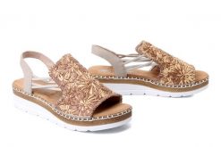 RIEKER V1268-64 beige, sandały damskie. Brązowe sandały damskie Rieker, bez wzorów, bez obcasa, na koturnie, bez zapięcia. Za 329.90 zł.