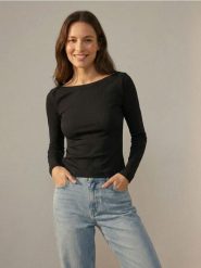 Bawełniana koszulka z długim rękawem w prążek - czarny. Czarne koszulki damskie Sinsay, l, bez wzorów, z bawełny, bez kołnierzyka, bez ramiączek. Za 19.99 zł.