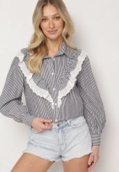 Czarna Bawełniana Koszula w Paski z Ozdobnym Dekoltem z Falbanką Paleriella. Czarne koszule damskie Born2be, m, bez wzorów, z bawełny, eleganckie, bez kołnierzyka, bez ramiączek. Za 54.99 zł.